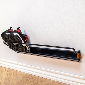 Valde skohylde 72 cm sort med en lille Noovall læder etiket.
