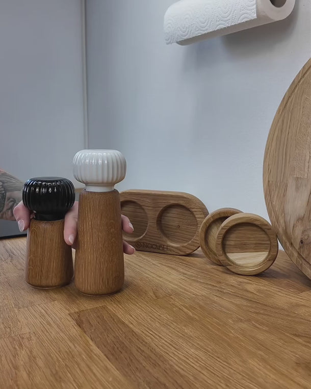 Video af kværnholder og salt og peber bakke med klar olie ø6,5